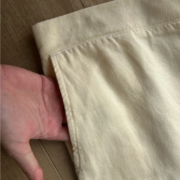 Monrow Buttercream Cropped Cotton Cargo Pants - Picture 5 of 10